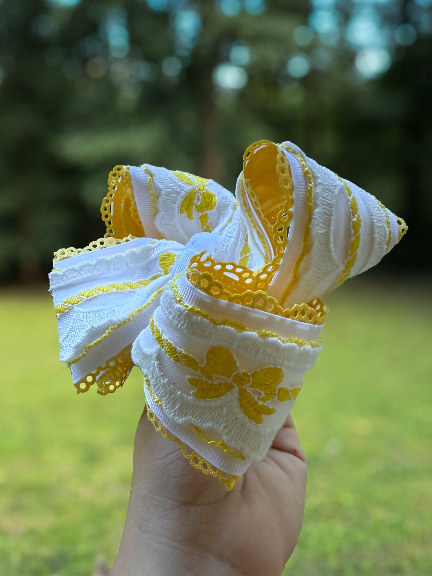 Yellow bow lace - 5 inch