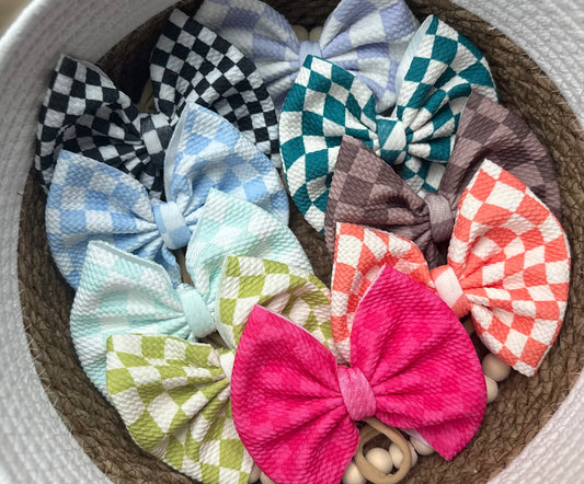 Checkered bow bundle